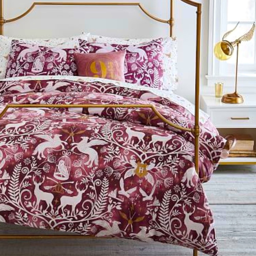 POTTERY BARN HARRY POTTER BURGUNDY MAGICAL DAMASK DUVET & SHAM